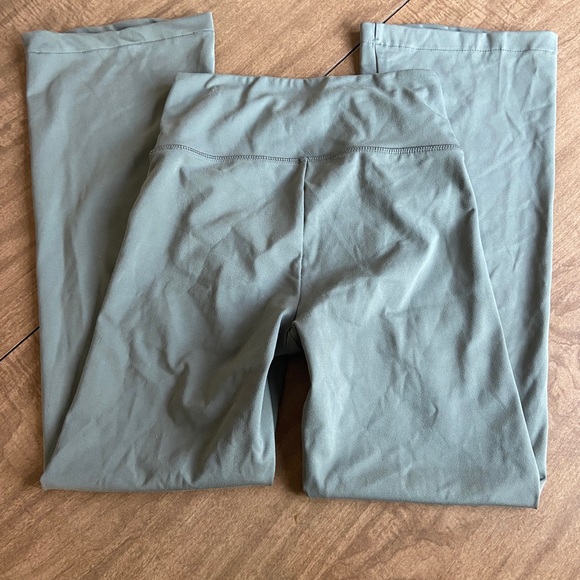 AE The Everything Flaire olive green size S - Picture 3 of 3